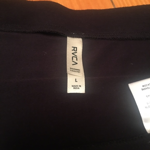 RVCA asymmetrical black stretchy skirt - Picture 3 of 4
